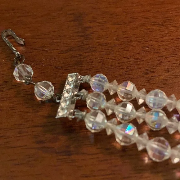 Vintage triple strand Aurora borealis graduated bead choker necklace 14 inch - Picture 9 of 12